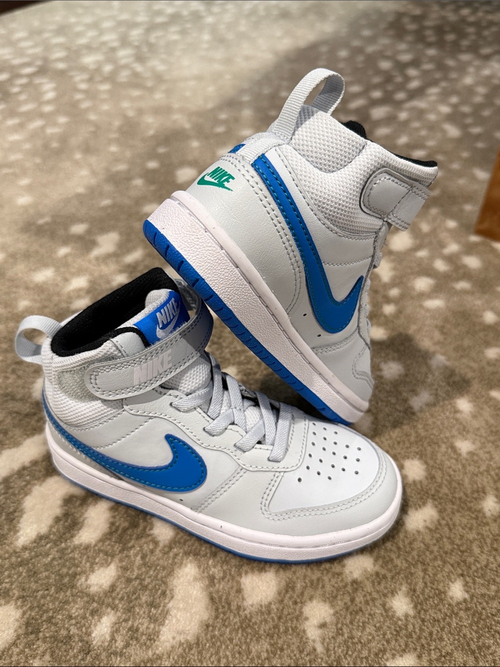 Nike Kids White & Blue High-Top Sneakers with Green Heel Logo. Size 10.5